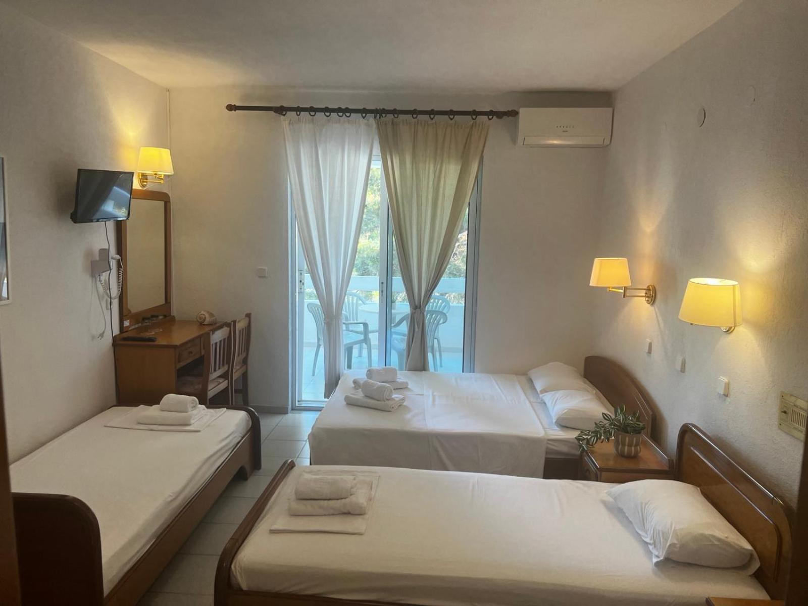 Hotel Proteas Ormos Prinou  Bilik gambar